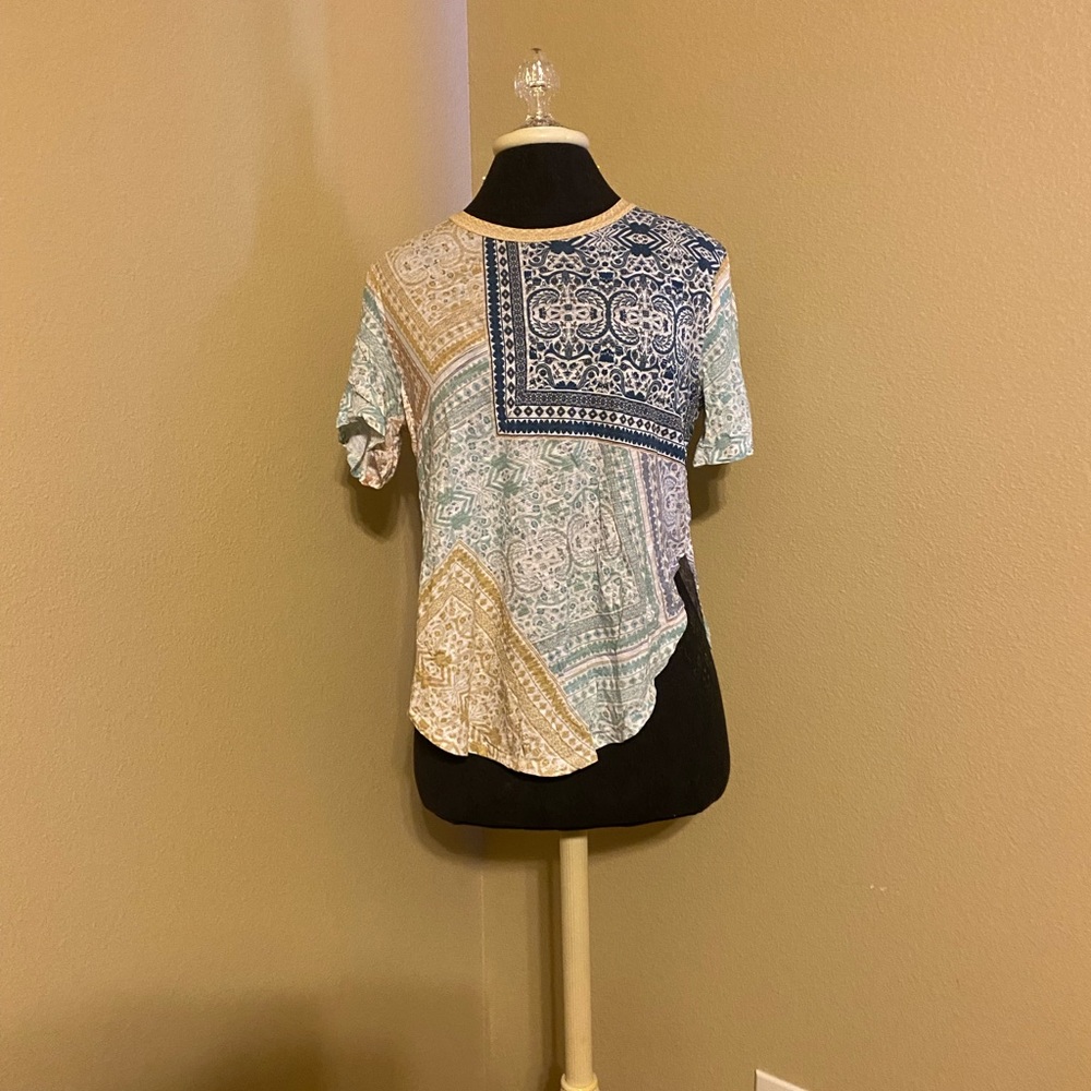 ❤️ Anthropologie print tee